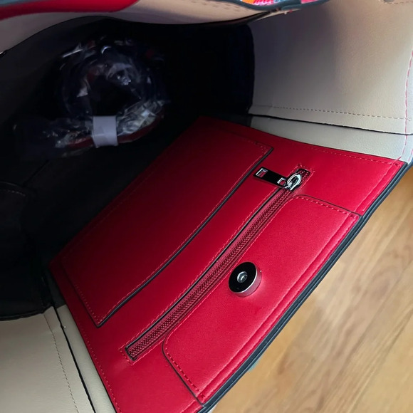 Bromen Vegan Leather Hobo Bucket Bag with two strap options - Picture 7 of 10